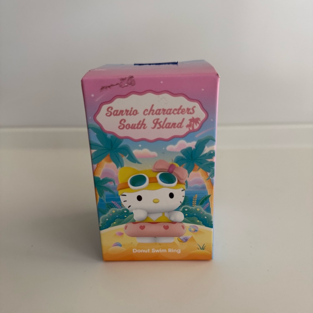 Pop Mart x Sanrio South Island Pompompurin Figurine